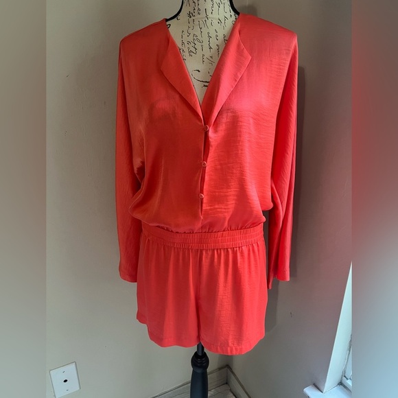 BCBGMaxAzria Dresses & Skirts - BCBGMaxAzria Coral Blouse